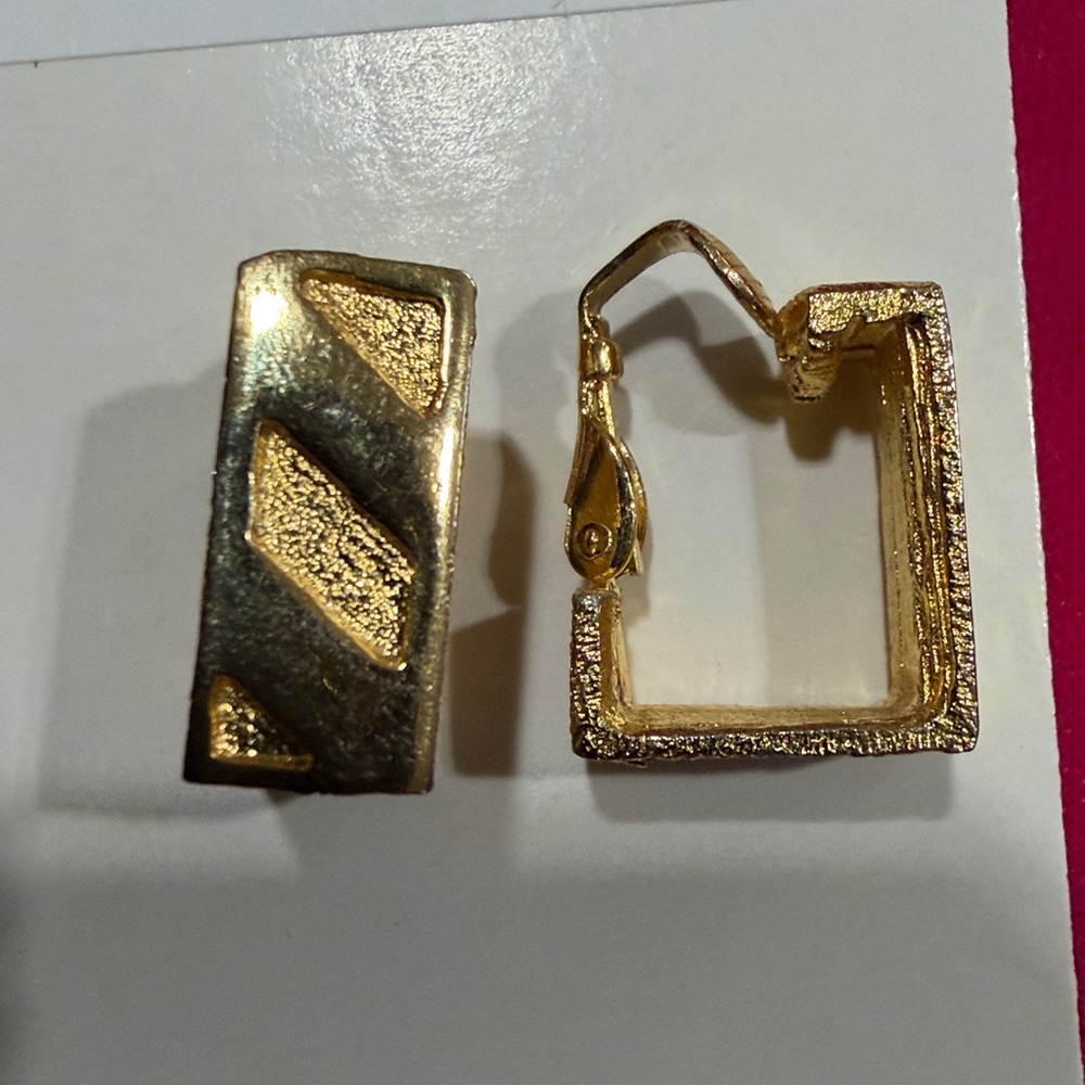🐸Chunky Goldtone Geometric Clip-on Hoop Earrings